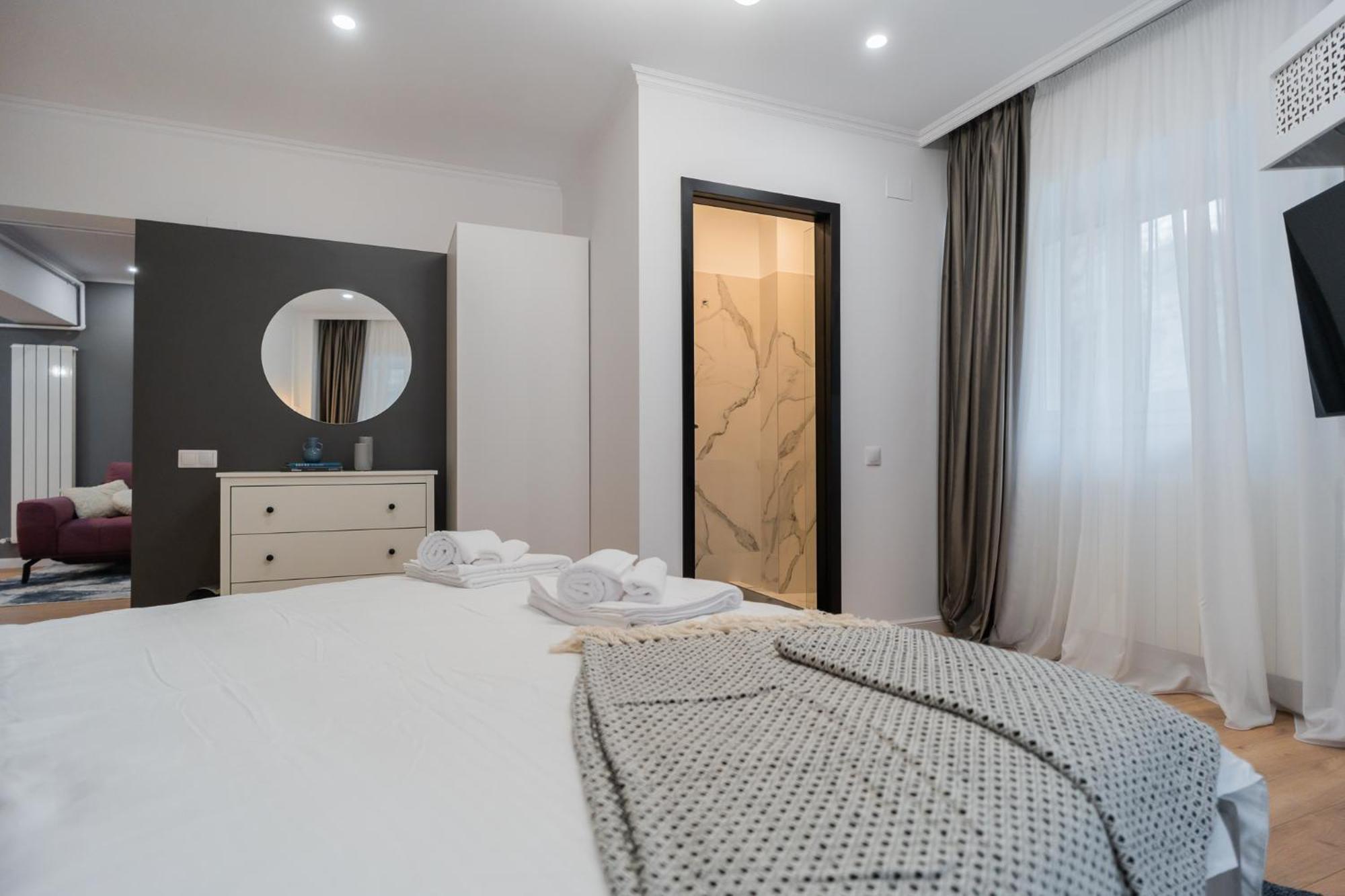 Urban Pearl - Old Town - Unique 4Br/3Ba Apartment 布加勒斯特 外观 照片